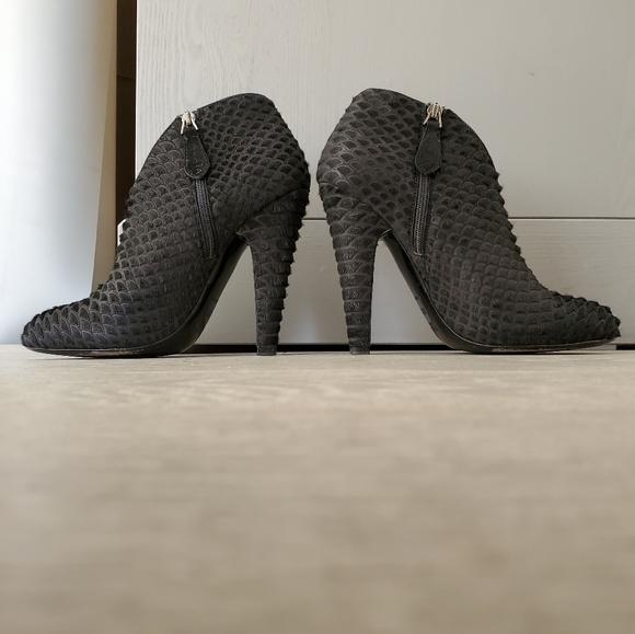 Alaia Pony Hair Print Booties - Picture 5 of 9
